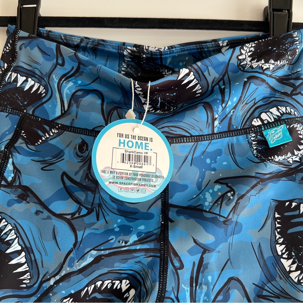 Spacefish Army Eco-Friendly Shark Camo Print Contour Leggings Size XS NWT - Picture 8 of 10